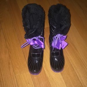 Big Girl Snow Boot -worn once, looks brand new.